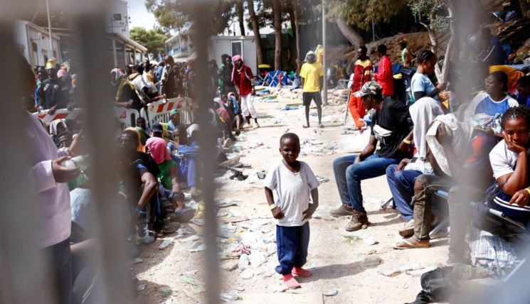 Kriza e emigrantëve, ministri i Brendshëm francez viziton sot Lampedusa
