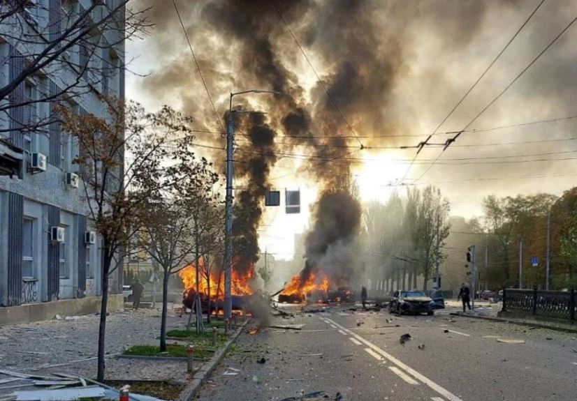 Sirenat e alarmit dëgjohen në të gjithë Kievin, raportohet për shpërthime