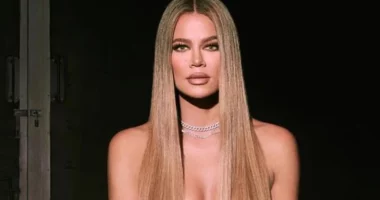 Khloé Kardashian flet për betejën me kancerin e lëkurës