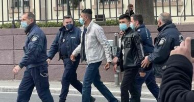 U burgos gabimisht, refugjati afgan në Greqi dëmshpërblehet me mijëra euro