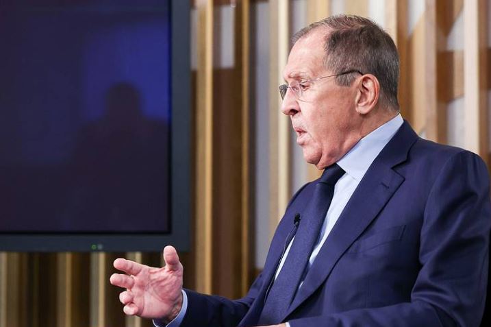 Lavrov fajëson Perëndimin për prishjen e integritetit territorial të Ukrainës