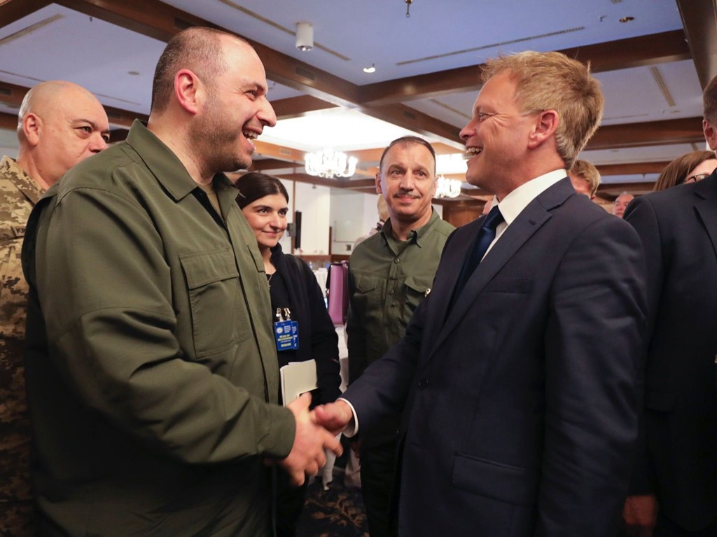 Mbretëria e Bashkuar zotohet të dërgojë dhjetëra mijëra predha të tjera artilerie në Ukrainë