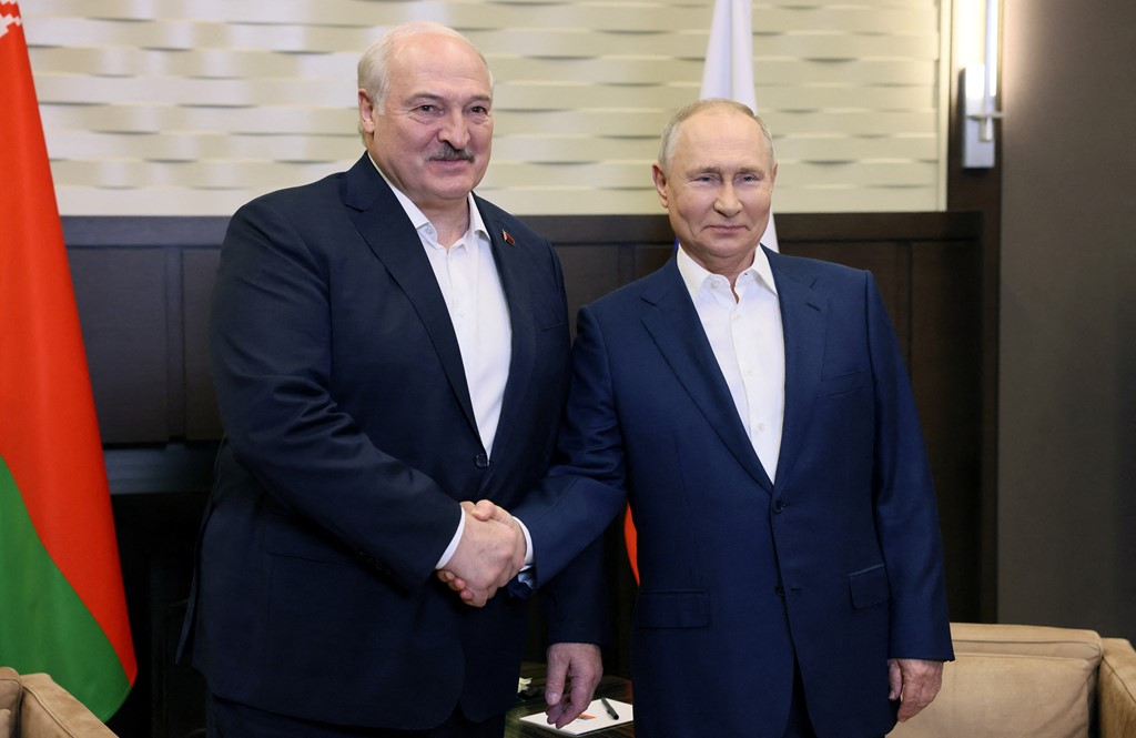 Lukashenko takohet me Putin, lideri bjellorus: I gatshëm të rris furnizimet me karburant në Rusi