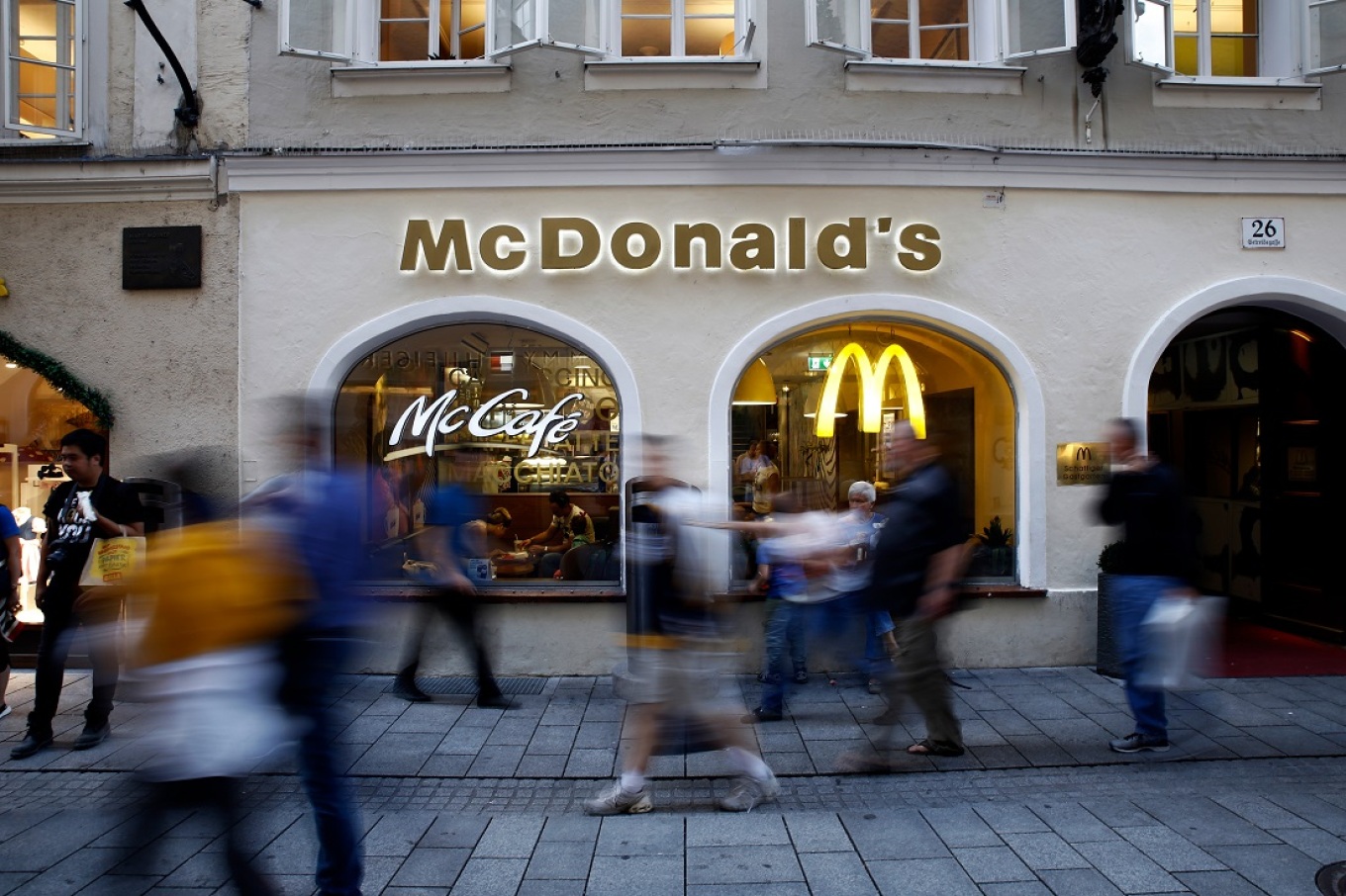 “Prindërit e varfër mund të ushqejnë fëmijët e tyre me McDonald’s”, deklarata e kancelarit austriak shkakton zemërim