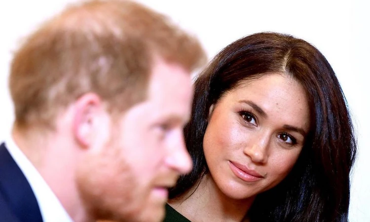 VIDEO/ Gjuha e trupit zbulon çfarë po ndodh në martesën e Meghan dhe Harry-t