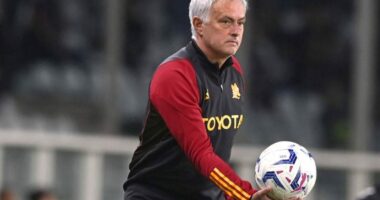 Mourinho tregon prapaskenën: Refuzova kombëtaren e Portugalisë dhe klubet arabe për të qëndruar te Roma
