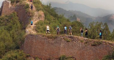 Arrestohen 2 punëtorë pasi gërmuan një rrugë të shkurtër përmes Murit të Madh Kinez