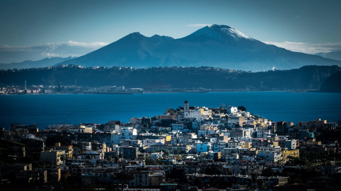 Tërmete të vazhdueshme në Napoli, sizmologët i frikësohen zgjimit të vullkanit