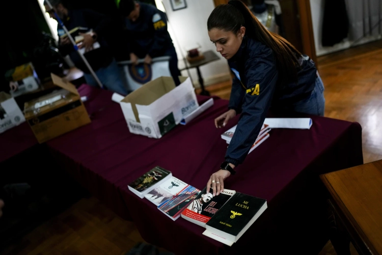 Argjentina sekuestron qindra libra që lartësonin nazizmin