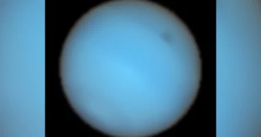 Astronomët zbulojnë një pikë të errët misterioze në Neptun