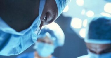 Ngacmimet dhe sulmet seksuale në spitalet britanike, dëshmitë tronditëse të grave