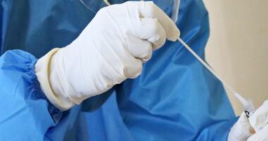 Frikë për përhapjen e Covid-19 në vjeshtë, miratohet vaksina e re e Pfizer