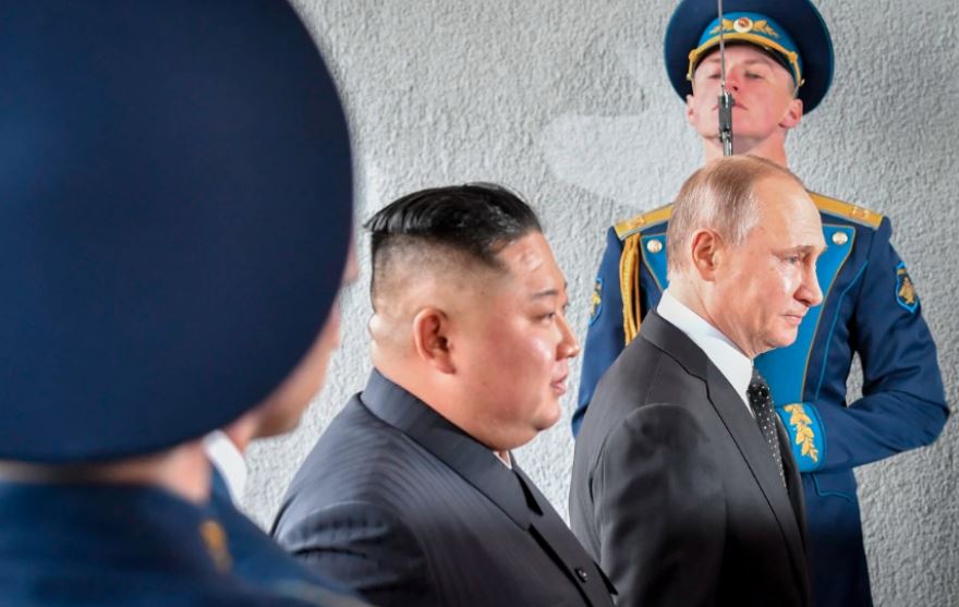 Bashkëpunimi i mundshëm në tregtinë e armëve mes Koresë së Veriut dhe Rusisë, shqetësim global