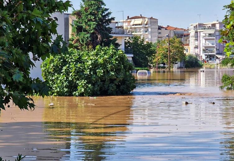 Moti i keq në Greqi, Mitsotakis viziton zonat e përmbytura