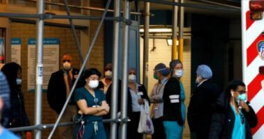 Alarm nga OBSH/ Rritet numri i rasteve me Covid në SHBA, rikthehen maskat