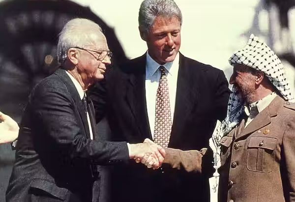 Ende asnjë zgjidhje mes Izraelit dhe Palestinës, pse dështoi marrëveshja e Oslos e firmosur 30 vjet më parë nga Arafat dhe Rabin