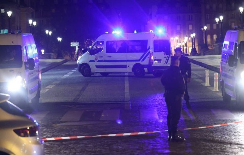 Tensione në Paris, 16-vjeçari vdes gjatë ndjekjes nga policia