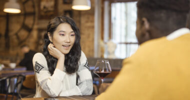 Tre shenjat e Horoskopit që bëjnë përshtypjen më të keqe në takimin e parë