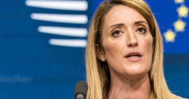 Metsola për Qatargate: U përballëm me skandalin më të madh ndër vite