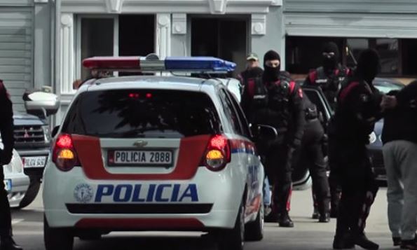Të shtëna me armë në Tiranë/ Qëllohet drejt një patrulle të “Shqiponjave”, plagoset polici (EMRI)
