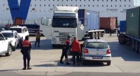 Kontrabandonte mallra pa licencë në vendin tonë, kapet 47-vjeçari me bombola heliumi në portin e Durrësit