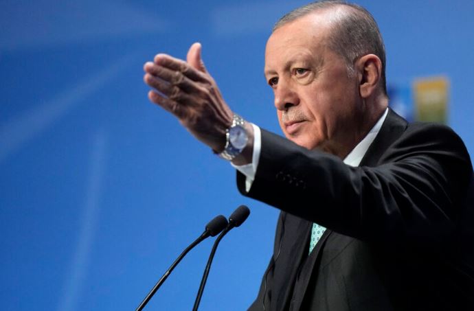 Erdogan për Suedinë: Në fillim zbatimi i ligjit, më pas anëtarësimi në NATO