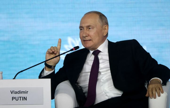 Putin kritikon SHBA-në për dërgimin e municioneve thërrmuese dhe predhave të uraniumit të varfëruar në Ukrainë