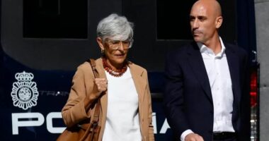 “Puthja e famshme”, Luis Rubiales mbërrin në gjykatën e Madridit