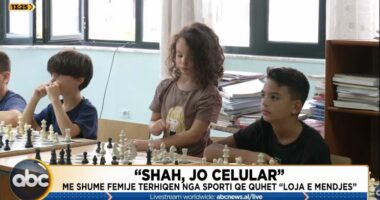 “Shah, jo celular”/ Më shumë fëmijë tërhiqen nga sporti që quhet “loja e mendjes”