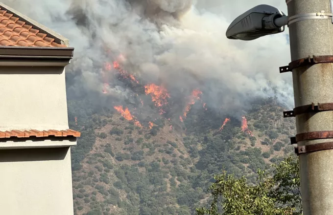 Shpërthejnë sërish zjarret në Siçili, humbin jetën dy persona, evakuohen 700 turistë