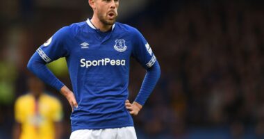 U lirua nga akuzat për pedofili, Sigurdsson i rikthehet futbollit