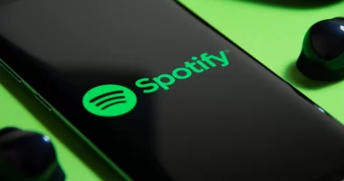 Suedi/ Bandat pastrojnë paratë e pista përmes Spotify