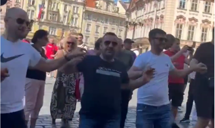 VIDEO/ Praga “vishet” kuqezi, shqiptarët ia marrin valles para sfidës