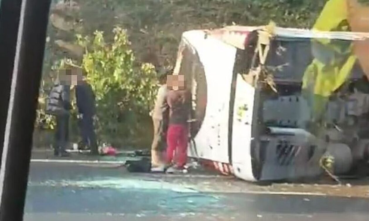 Përmbyset autobusi i shkollës në Britani, 50 të plagosur