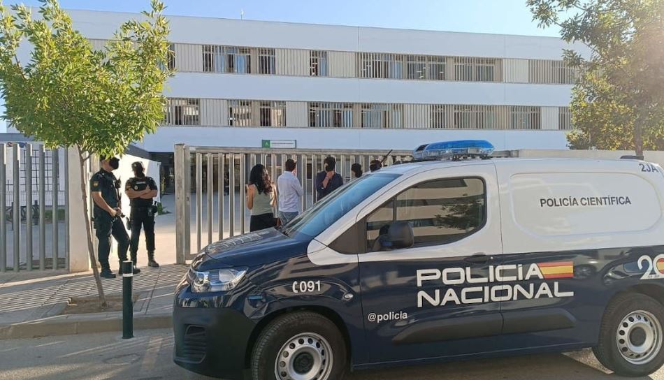 E rëndë në Spanjë/ Adoleshenti godet me thikë 3 mësues dhe një nxënës