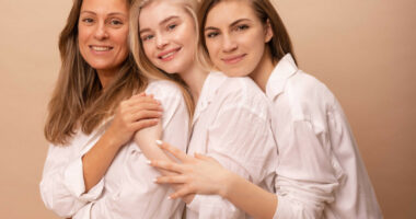 Keni vajza? Studimi i ri tregon se ndryshe nga djemtë e vegjël, ndoshta do të plakeni më vonë