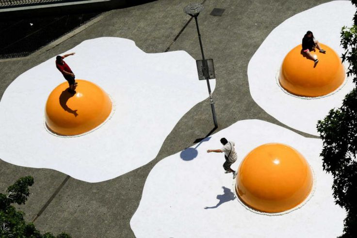 VIDEO/ Cila është domethënia e vezëve të skuqura gjigante në rrugët e Sao Paulos