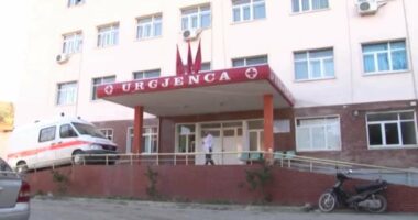 Goditet me thikë 33-vjeçari në Vlorë, futet menjëherë në sallën e operacionit