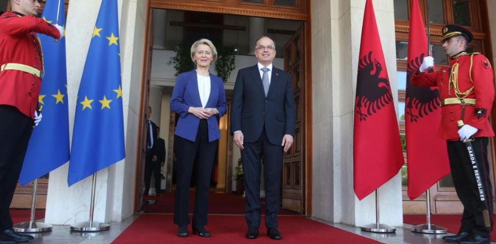 Von der Leyen takohet me Begajn, presidenti: Shqipëria është e vendosur në rrugëtimin e saj drejt BE