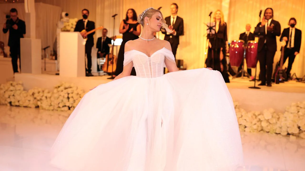 Paris Hilton kishte gati 45 fustane nusërie për dasmën e saj, por arriti të vishte vetëm gjashtë