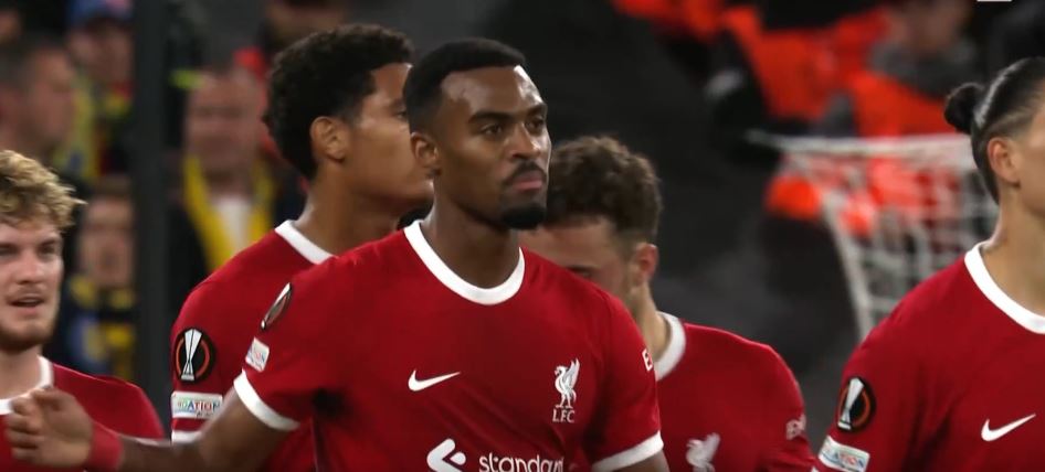 VIDEO/ Liverpool gjen më në fund golin, “Reds” në avantazh