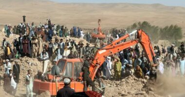 Afganistan/ Vazhdojnë kërkimet për të mbijetuar pas tërmeteve që lanë mbi 2.000 të vdekur