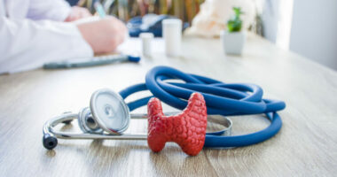 Simptomat më pak të njohura të tiroidit të Hashimotos që shumë i injorojnë