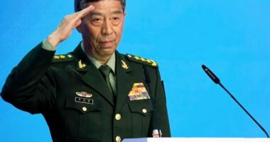 Stabiliteti i Kinës në pikëpyetje pas shkarkimit të Ministrit të Mbrojtjes