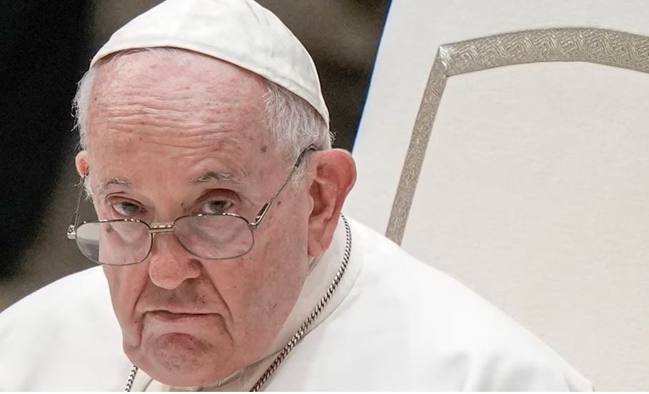 Papa sugjeron se Kisha Katolike mund t’i bekojë lidhjet mes personave të gjinisë së njëjtë