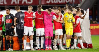 VIDEO/ Frikë e madhe në Holandë, lojtari “shembet” në fushë, ndërpritet ndeshja