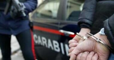 Tentoi të mbysë gruan nga xhelozia, arrestohet 42-vjeçari shqiptar në Itali