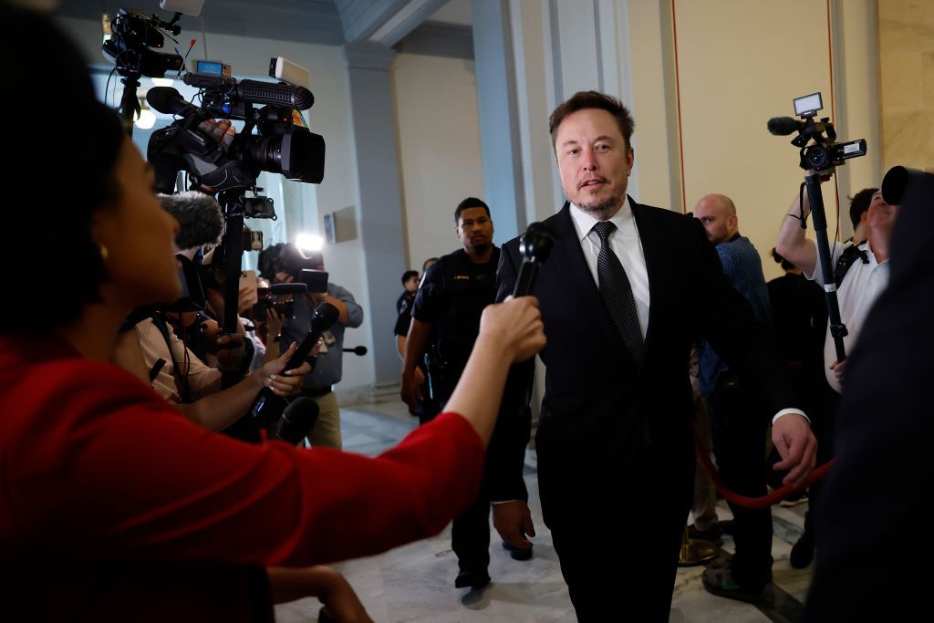 Elon Musk u tall me Zelenskyn, Podolyak: Ironia e tij inkurajon propagandën ruse