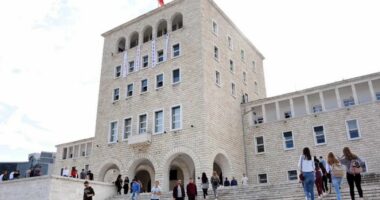 Veliaj uron studentët dhe pedagogët për vitin e ri akdemik: Suksesi juaj, është krenaria jonë