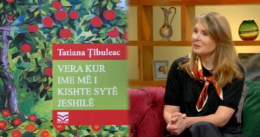 Nënë e bir “ulin armët”/ Botohet në shqip “Vera kur ime më kishte sytë jeshilë”